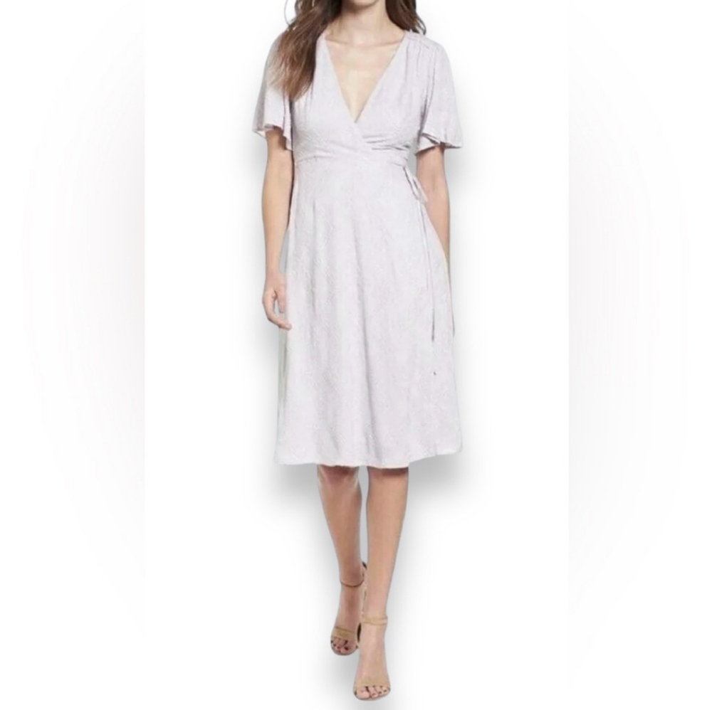 ASTR THE LABEL Lilac Grey Short Sleeve Wrap Dress Embroidered Material